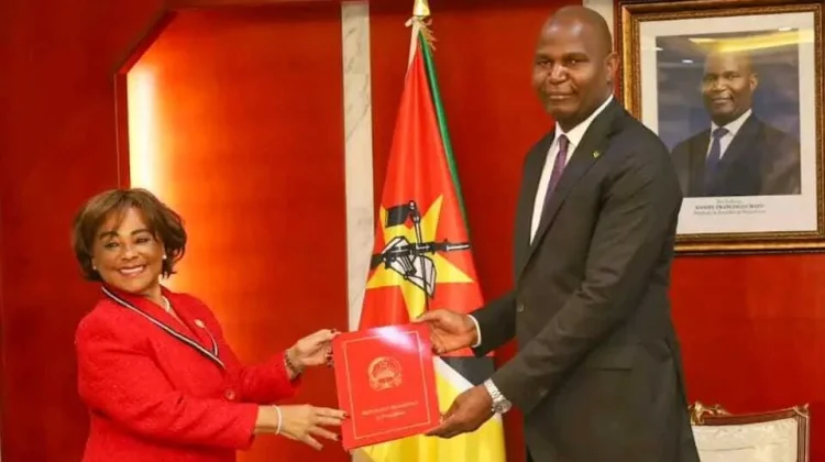 Angola e Moçambique reforçam relações com missiva presidencial de solidariedade