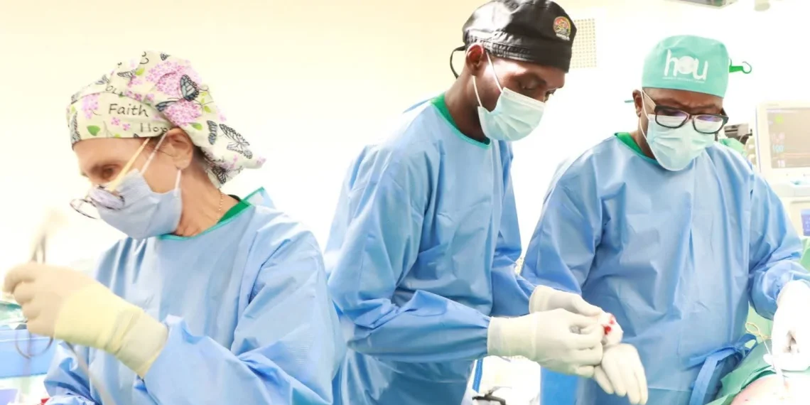 Angola realiza primeira cirurgia robótica para tratamento de hérnia