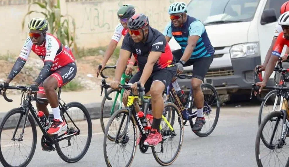 João Lourenço pedala 28 quilómetros “pela saúde” e incentiva prática do ciclismo