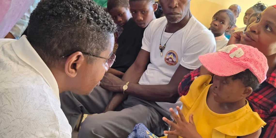 Criança que nasceu sem os olhos no Mussulo clama por apoio