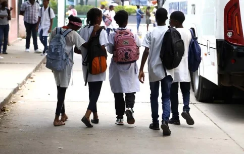 A escola como alicerce invisível: quando a educação sustenta ou enfraquece a Nação