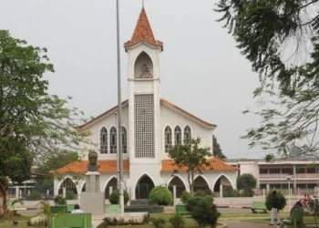 Governador da Lunda Sul considera Igreja Católica parceira privilegiada do governo