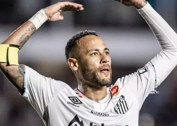 Neymar diagnosticado com covid-19 e afastado dos treinos no santos