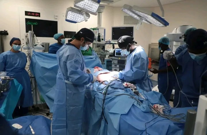 Angola entra para a história com cirurgia robótica à distância de 17 mil km