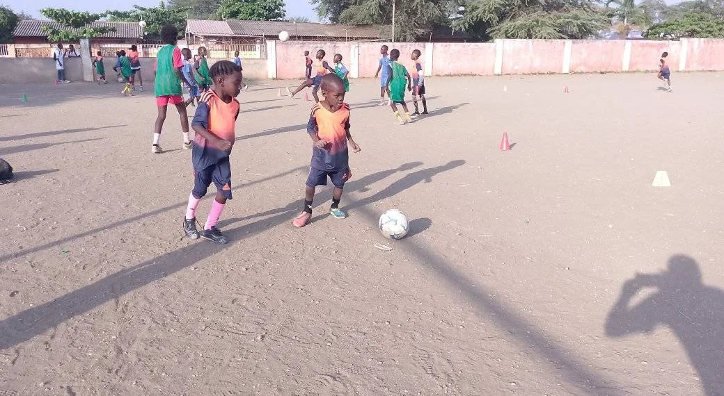 Academia de Cacuaco recebe material desportivo