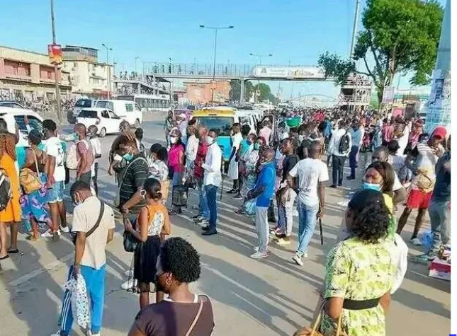 São 50 horas e a cidade não se educa