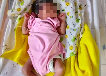 Polícia Nacional e populares resgatam recém-nascida numa vala de drenagem