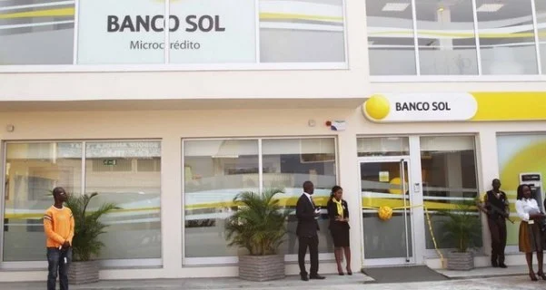 Banco Sol encerra 39 balcões e reduz quadros após aprovação de plano de reestruturação