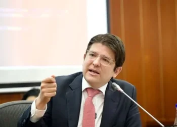 Pré-candidato à presidência da Colômbia é baleado durante evento em Bogotá