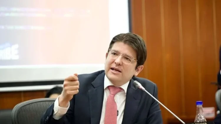 Pré-candidato à presidência da Colômbia é baleado durante evento em Bogotá
