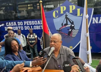 Casa do Pessoal do Porto do Lobito reforçado com novo autocarro para actividades desportivas