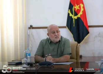 Governador de Luanda analisa situação da capital com administradores municipais