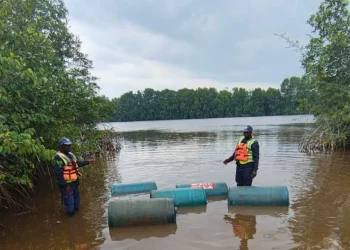 Polícia no Zaire frustra tentativa de contrabando de mais de mil litros de combustível