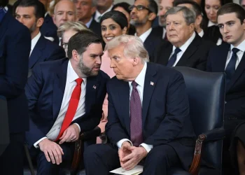 Mídia revela senador que convenceu Trump a atacar o Irão