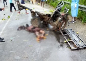 Embate de motorizada contra camião provoca duas mortes na província do Zaire