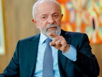 Tensões comerciais entre Brasil e EUA: Lula responde a tarifas de Trump e pede ‘respeito’