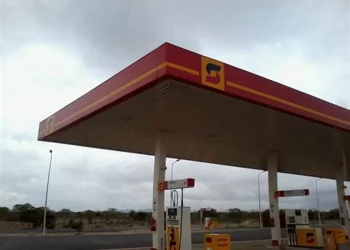 Estabelecimentos comerciais e bombas de combustíveis em Viana permanecem encerrados