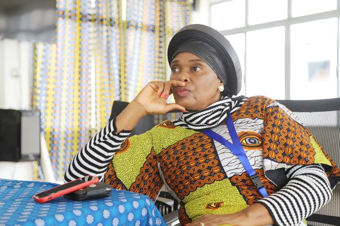 NZUNZI MAKIESSE: “Infelizmente, os congoleses quando chegam, através das suas igrejas e do comércio, impõem as suas línguas à população”