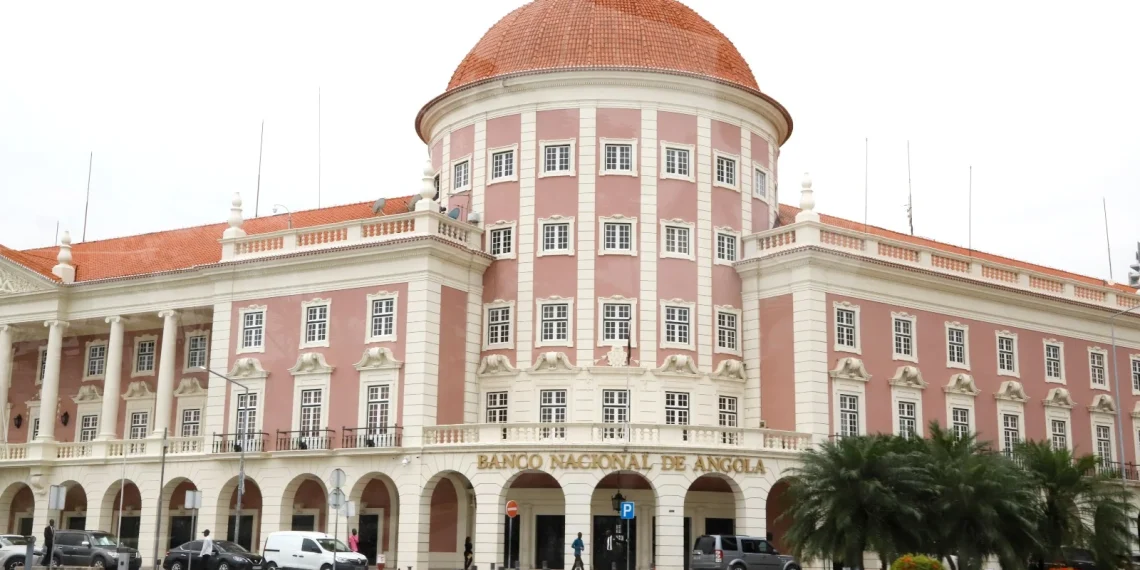 BNA insatisfeito com níveis de inclusão financeira da população e associa cenário à falta de BI