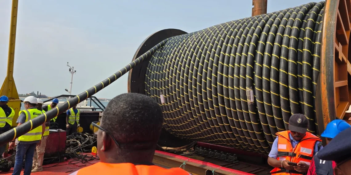 Electricidade no Mussulo reforçada com cabos submarinos que servirão também para fibra óptica