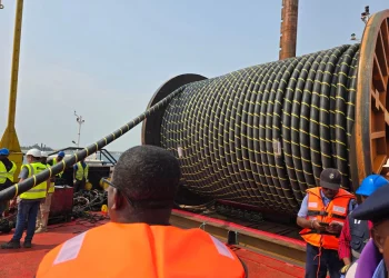 Electricidade no Mussulo reforçada com cabos submarinos que servirão também para fibra óptica