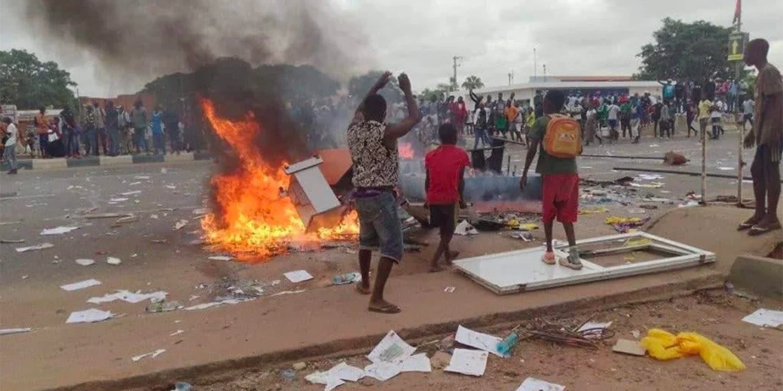 Actos de arruaça e vandalismo em Luanda resultam na detenção de mais de 100 implicados
