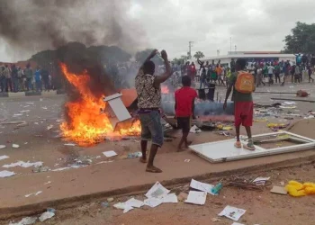 Actos de arruaça e vandalismo em Luanda resultam na detenção de mais de 100 implicados