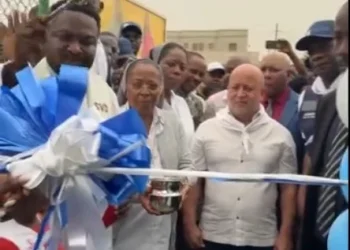 Governador de Luanda inaugura quadra polidesportiva no Hoji-ya-Henda
