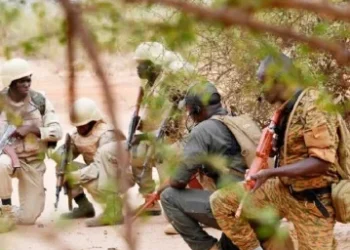 Ataque islamita faz pelo menos 50 mortos em base militar do Burkina Faso
