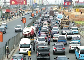 ‎Circulação na Estrada de Catete e Avenida Deolinda Rodrigues decorre com tranquilidade