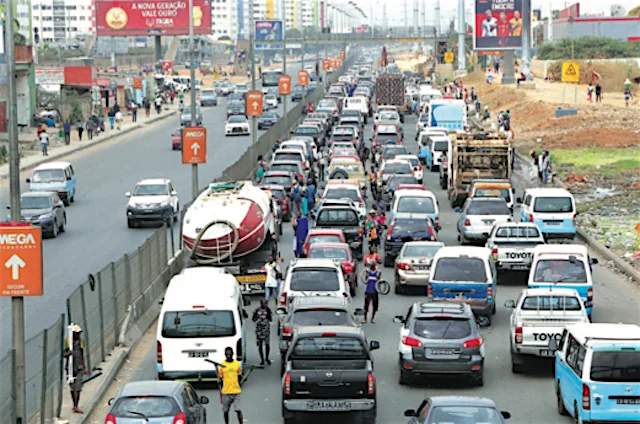 Circulação na Estrada de Catete e Avenida Deolinda Rodrigues decorre com tranquilidade