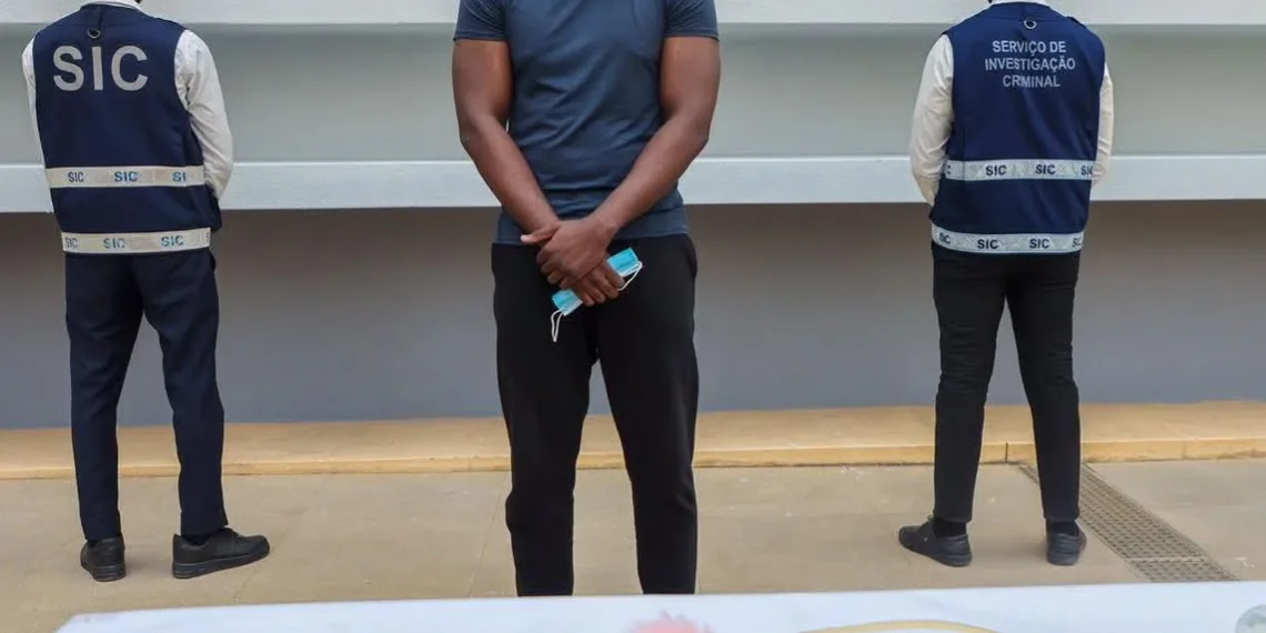 Detido cidadão suspeito de usar vídeo íntimo como chantagem para ter relações sexuais com uma jovem
