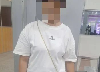 Chinesa detida por tentativa de transporte ilegal de mais de 11 mil dólares