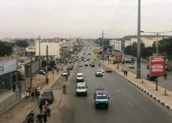 Luanda amanhece calma com movimento regular de veículos e passageiros