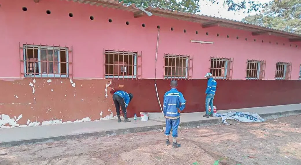 Bairro Camuxiba: Administração da Samba arranca com obras de pintura na Escola Povo em Luta‎