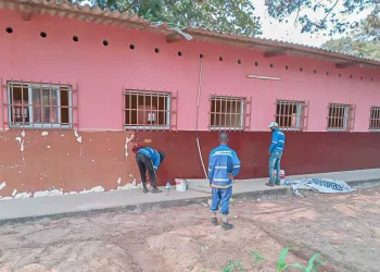 Bairro Camuxiba: Administração da Samba arranca com obras de pintura na Escola Povo em Luta‎