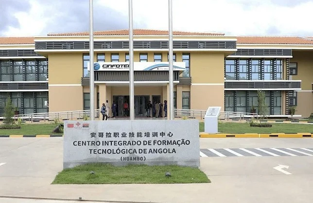 Formandos do curso de Mecatrónica do CINFOTEC-Huambo iniciam formação especializada na China em setembro