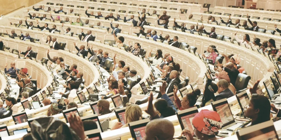 Parlamentares voltam à discussão e aprovação de mais propostas do pacote eleitoral