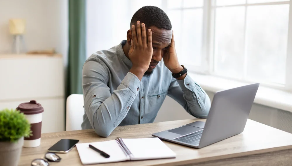 O silêncio pesado do suicídio no trabalho