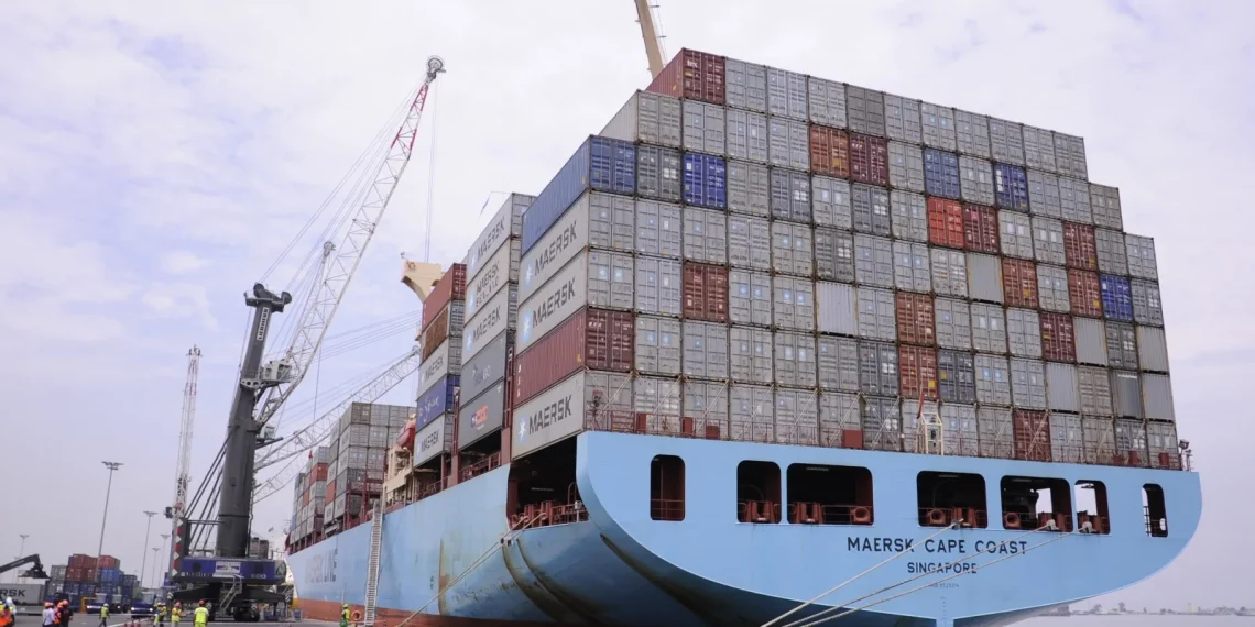 Porto de Luanda poderá movimentar 380 mil contentores/ano após término das obras de expansão