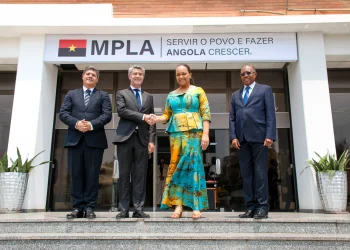 MPLA e Partido Socialista português assinam memorando de entendimento