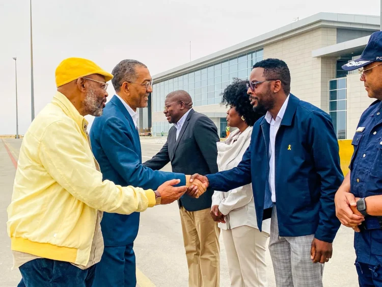 Ministro Diamantino Azevedo trabalha no Namibe