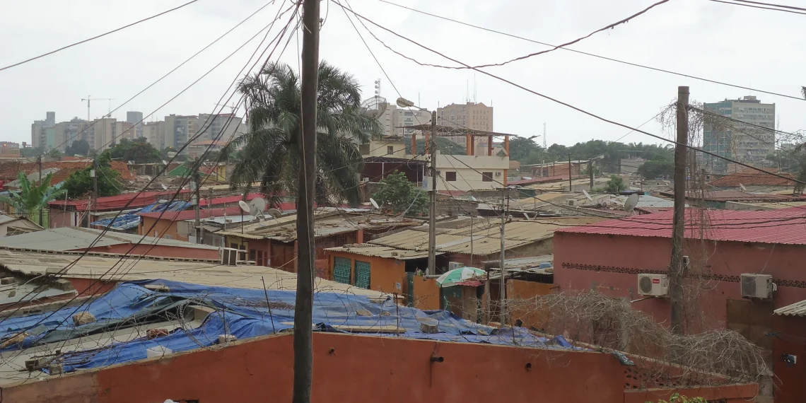 Manutenção da rede deixa hoje vários bairros de Luanda sem energia eléctrica
