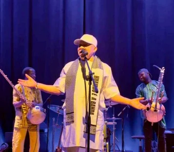 Salif Keita actua hoje no CCB em show celebrativo dos 50 anos de Independência