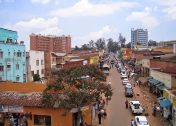 Embaixada apoia com 30 colchões comunidade angolana residente no Ruanda