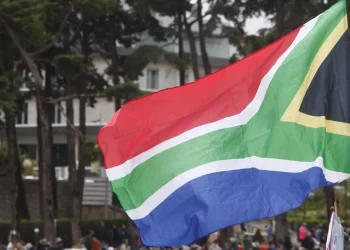 África do Sul pondera “criar” mais milionários para aumentar receita fiscal
