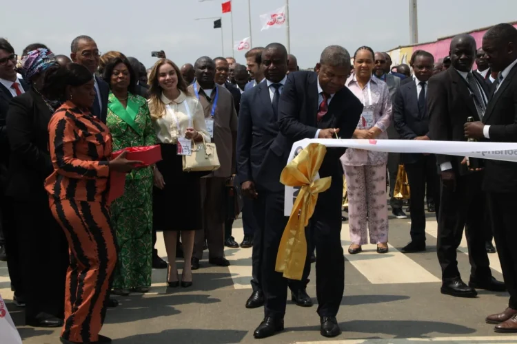 PR inaugura Refinaria de Cabinda