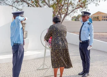 ‎Governadora do Cunene rende homenagem ao herói da nação‎