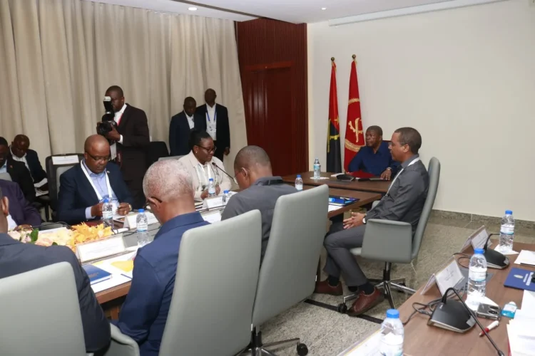 Presidente da República orienta reunião com Governo da Província de Cabinda