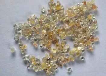 Cidadãos da RDC detidos com mais de 200 diamantes na Lunda-Norte